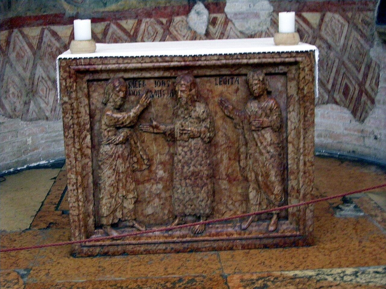 Battistero di Parma — interno, altare