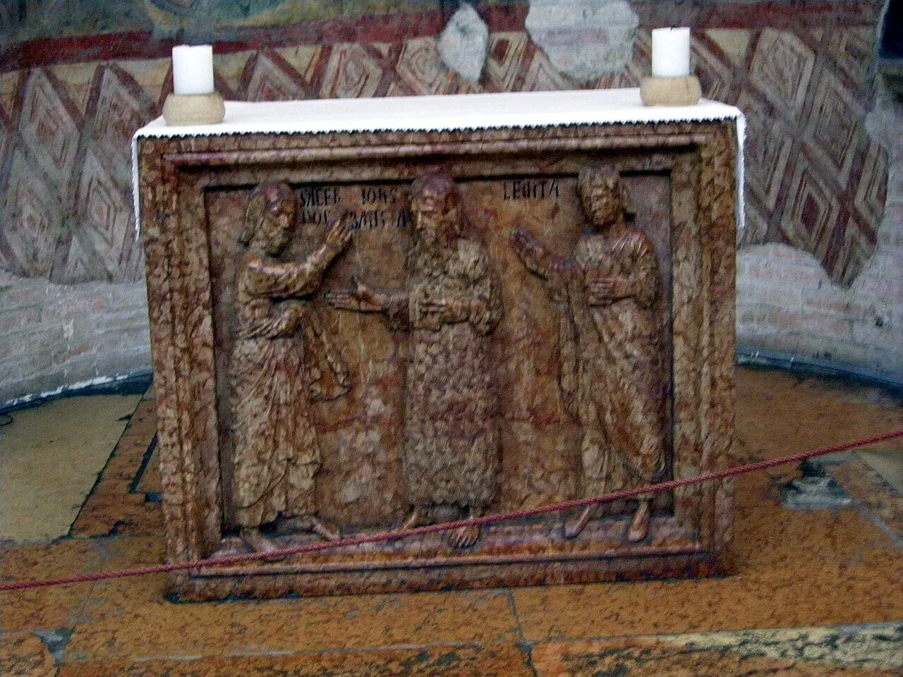 Battistero di Parma — interno, altare